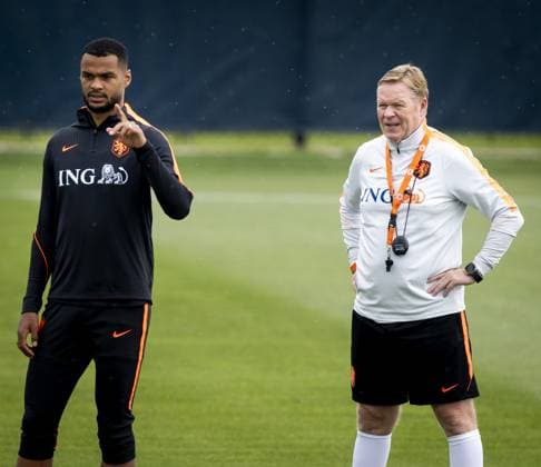 KANSAS CITY - Cody Gakpo of the Netherlands and Netherlands coach Ronald Koeman during a training session of the Dutch national team, Nationalteam at the KC Current Training Facility, on June 18, 2026, in Kansas City. The Dutch team is preparing for the match against Sweden at the FIFA World Cup, WM, Weltmeisterschaft, Fussball KOEN VAN WEEL ANP xVIxANPxSportx xxANPxIVx 561355815 originalFilename: 561355815.jpg