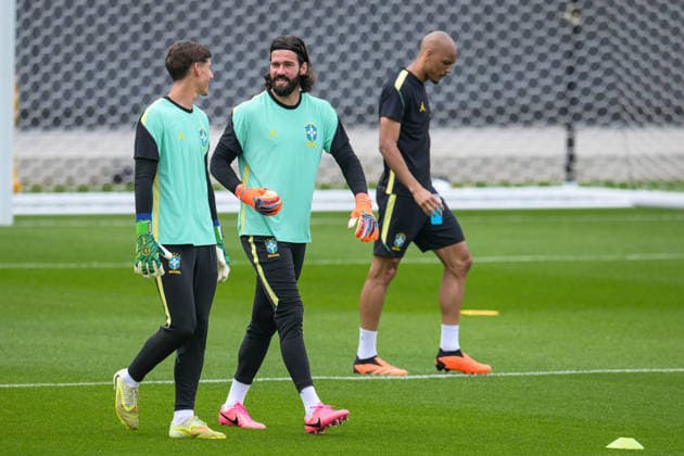 Fußball, WM 2026, 20260618, Training Brasilien. Im Bild v.l. Torwart Leo NANNETTI (Brasilien), Torwart Alisson BECKER (Brasilien, 1). Morristown RWJBarnabas Health - Red Bulls P New Jersey Vereinigte Staaten von Amerika