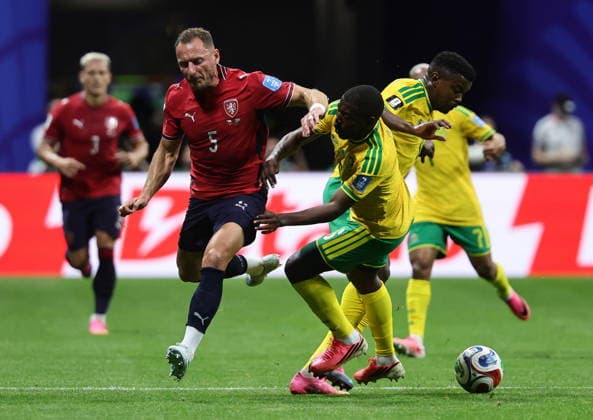 FIFA World Cup, WM, Weltmeisterschaft, Fussball 2026 - Group A - Czechia vs South Africa (L-R) Vladimir Coufal of Czech Republic, Aubrey Modiba of South Africa, and Teboho Mokoena of South Africa in action during the FIFA World Cup 2026 group stage match Czechia against South Africa, in Atlanta, USA, 18 June 2026. ATLANTA United States  Copyright: xRONALDxWITTEKx