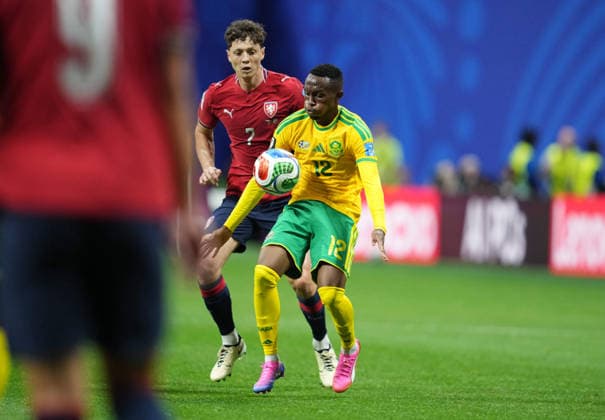 Thapelo Maseko (South Africa) z17 3 battle for the ball during Chezia and South Africa , Group A FIFA World Cup, WM, Weltmeisterschaft, Fussball 2026, Atlanta Stadium, Atlanta, United States on June 18, 2026. Thor Wegner DeFodi Images. (Photo by DeFodi Images) -