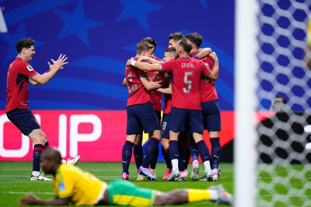 Czechia v South Africa: Group A - FIFA World Cup, WM, Weltmeisterschaft, Fussball 2026 Michal Sadilek of Czechia celebrates a goal with teammates during the FIFA World Cup 2026 Group A match between Czechia and South Africa at Atlanta Stadium on June 18, 2026 in Atlanta, Georgia. Atlanta GA United States  Copyright: xJosexBretonx originalFilename:bretonhernandez-czechiav260618_np4KF.jpg