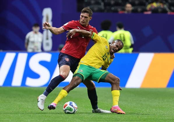 FIFA World Cup, WM, Weltmeisterschaft, Fussball 2026 - Group A - Czechia vs South Africa Robin Hranac of Czech Republic (L) and Iqraam Rayners of South Africa in action during the FIFA World Cup 2026 group stage match Czechia against South Africa, in Atlanta, USA, 18 June 2026. ATLANTA United States  Copyright: xRONALDxWITTEKx