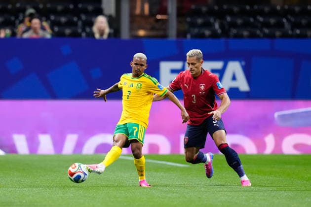 June 18, 2026, Arlington, Texas, United States: Oswin Appollis of South Africa and Tomas Holes of Czechia compete for the ball during the FIFA World Cup, WM, Weltmeisterschaft, Fussball 2026 Group A match between Czechia and South Africa at Atlanta Stadium on June 18, 2026 in Atlanta, Georgia. Czechia V South Africa: Group A - FIFA World Cup 2026  - ZUMAa181 20260618_zaa_a181_003 Copyright: xJosexBretonx