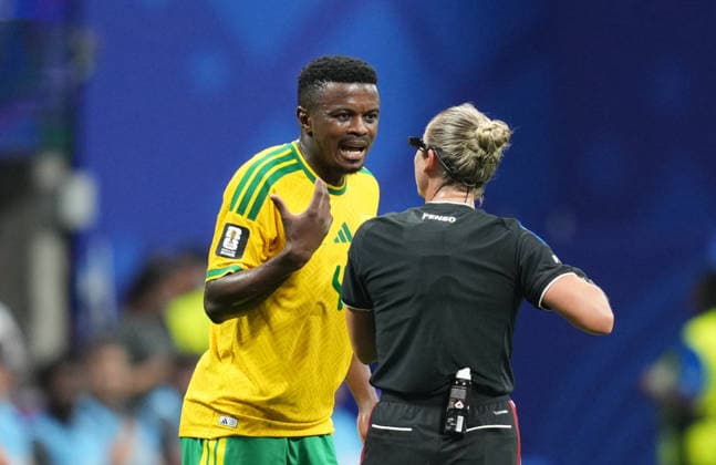 Teboho Mokoena (South Africa) and Tori Penso (USA) gestures during Chezia and South Africa , Group A FIFA World Cup, WM, Weltmeisterschaft, Fussball 2026, Atlanta Stadium, Atlanta, United States on June 18, 2026. Thor Wegner DeFodi Images. (Photo by DeFodi Images) -