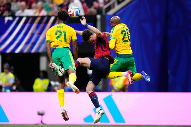 Czechia v South Africa: Group A - FIFA World Cup, WM, Weltmeisterschaft, Fussball 2026 Ladislav Krejci of Czechia, Ime Okon and Khuliso Mudau of South Africa compete for the ball during the FIFA World Cup 2026 Group A match between Czechia and South Africa at Atlanta Stadium on June 18, 2026 in Atlanta, Georgia. Atlanta GA United States  Copyright: xJosexBretonx originalFilename:bretonhernandez-czechiav260618_npiY6.jpg