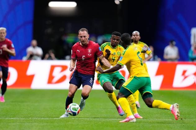 Czechia v South Africa - FIFA World Cup, WM, Weltmeisterschaft, Fussball 2026 - Group A ATLANTA, UNITED STATES - JUNE 18: Vladimir Coufal of Czechia, Aubrey Modiba and Teboho Mokoena of South Africa compete for the ball during the 2026 FIFA World Cup First Stage Group A match between Czechia and South Africa at Mercedes-Benz Stadium (Atlanta Stadium) in Atlanta, Georgia, United States on June 18, 2026. Jose Hernandez Anadolu Georgia United States. Editorial use only. Please get in touch for any other usage.  Copyright: x2026xAnadoluxJosexHernandezx