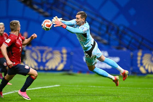 ATLANTA, GA - JUNE 18: Matej Kovar 1 of Czechia attempts a save during the FIFA World Cup, WM, Weltmeisterschaft, Fussball 2026 Group A match between Czechia and South Africa on June 18th, 2026 at Atlanta Stadium in Atlanta, GA. (Photo by Rich von Biberstein Icon Sportswire) SOCCER: JUN 18 FIFA World Cup 26 Group A - Czechia vs South Africa EDITORIAL USE ONLY Icon260618006