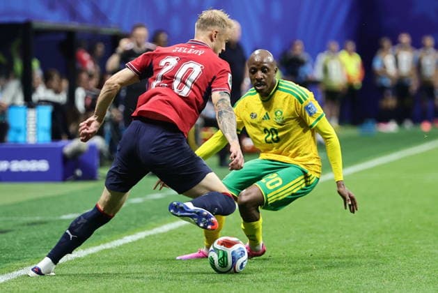 FIFA World Cup, WM, Weltmeisterschaft, Fussball 2026 - Group A - Czechia vs South Africa Jaroslav Zeleny of Czech Republic (L) and Khuliso Mudau of South Africa in action during the FIFA World Cup 2026 group stage match Czechia against South Africa, in Atlanta, USA, 18 June 2026. ATLANTA United States  Copyright: xRONALDxWITTEKx