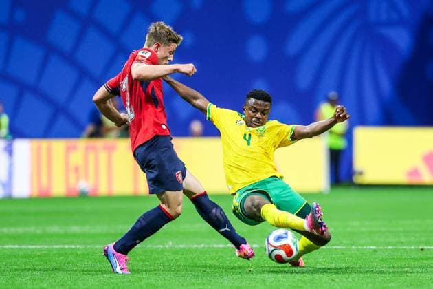 RECORD DATE NOT STATED FIFA World Cup, WM, Weltmeisterschaft, Fussball 2026 - Group A - Czech Republic v South Africa David Zima player of Czech Republic and Teboho Mokoena player of South Africa during the match between Czech Republic and South Africa in the second round of Group A of the 2026 FIFA World Cup group stage at Atlanta Stadium, in Georgia, United States, on Thursday, June 18, 2026.(Foto: William Volcov Brazil Photo Press IMAGO) Sports Atlanta GA United States of America Copyright: xWILLIAMxVOLCOVx