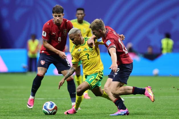 FIFA World Cup, WM, Weltmeisterschaft, Fussball 2026 - Group A - Czechia vs South Africa Oswin Appollis of South Africa (C) and Adam Hlozek (L) and Lukas Cerv (R) of Czech Republic in action during the FIFA World Cup 2026 group stage match Czechia against South Africa, in Atlanta, USA, 18 June 2026. ATLANTA United States  Copyright: xRONALDxWITTEKx