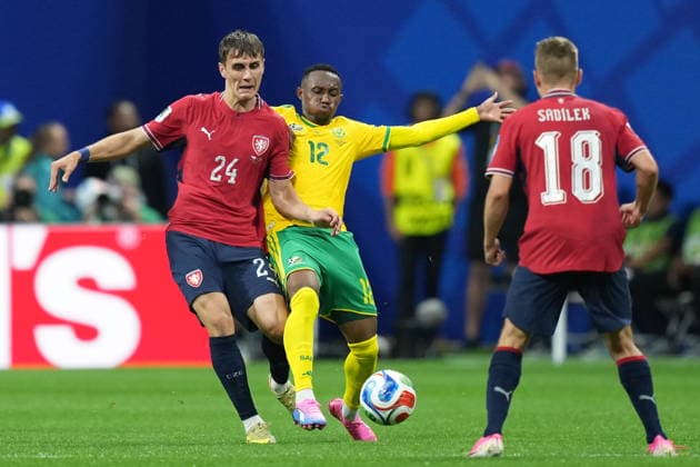 Czechia v South Africa - FIFA World Cup, WM, Weltmeisterschaft, Fussball 2026 - Group A ATLANTA, UNITED STATES - JUNE 18: Alexandr Sojka (24) of Czechia in action against Thapelo Maseko (12) of South Africa during the 2026 FIFA World Cup First Stage Group A match between Czechia and South Africa at Mercedes-Benz Stadium (Atlanta Stadium) in Atlanta, Georgia, United States on June 18, 2026. Evrim Aydin Anadolu Georgia United States. Editorial use only. Please get in touch for any other usage.  Copyright: x2026xAnadoluxEvrimxAydinx