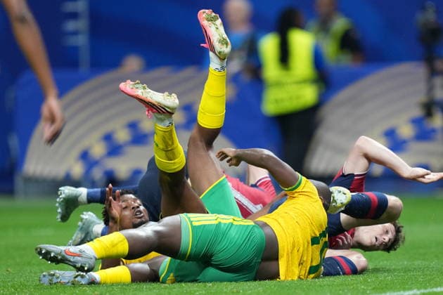 Czechia v South Africa - FIFA World Cup, WM, Weltmeisterschaft, Fussball 2026 - Group A ATLANTA, UNITED STATES - JUNE 18: Nkosinathi Sibisi (19) of South Africa falls to the ground during the 2026 FIFA World Cup First Stage Group A match between Czechia and South Africa at Mercedes-Benz Stadium (Atlanta Stadium) in Atlanta, Georgia, United States on June 18, 2026. Evrim Aydin Anadolu Georgia United States. Editorial use only. Please get in touch for any other usage.  Copyright: x2026xAnadoluxEvrimxAydinx