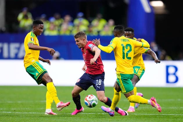 Czechia v South Africa: Group A - FIFA World Cup, WM, Weltmeisterschaft, Fussball 2026 Michal Sadilek of Czechia and Thapelo Maseko of South Africa compete for the ball during the FIFA World Cup 2026 Group A match between Czechia and South Africa at Atlanta Stadium on June 18, 2026 in Atlanta, Georgia. Atlanta GA United States  Copyright: xJosexBretonx originalFilename:bretonhernandez-czechiav260618_npS1M.jpg