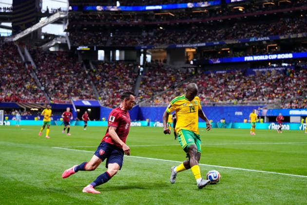 Czechia v South Africa: Group A - FIFA World Cup, WM, Weltmeisterschaft, Fussball 2026 Mbekezeli Mbokazi of South Africa and Vladimir Darida of Czechia compete for the ball during the FIFA World Cup 2026 Group A match between Czechia and South Africa at Atlanta Stadium on June 18, 2026 in Atlanta, Georgia. Atlanta GA United States  Copyright: xJosexBretonx originalFilename:bretonhernandez-czechiav260618_npuXz.jpg