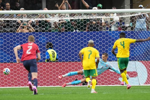 Czechia v South Africa - FIFA World Cup, WM, Weltmeisterschaft, Fussball 2026 - Group A ATLANTA, UNITED STATES - JUNE 18: Teboho Mokoena (4) of South Africa scores a goal during the 2026 FIFA World Cup First Stage Group A match between Czechia and South Africa at Mercedes-Benz Stadium (Atlanta Stadium) in Atlanta, Georgia, United States on June 18, 2026. Evrim Aydin Anadolu Georgia United States. Editorial use only. Please get in touch for any other usage.  Copyright: x2026xAnadoluxEvrimxAydinx