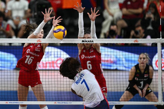 Turkiye v France - 2026 FIVB Volleyball Nations League ANKARA, TURKIYE - JUNE 18: Berka Buse Ozden (16) and Saliha Sahin (6) of the Turkish National Volleyball Team compete against their opponent during the 2026 FIVB Volleyball Nations League Week 2 match between Turkiye and Belgium at the Ankara Sports Hall in Ankara, Turkiye on June 18, 2026. Akin Celiktas Anadolu Ankara Turkey. Editorial use only. Please get in touch for any other usage.  Copyright: x2026xAnadoluxAkinxCeliktasx
