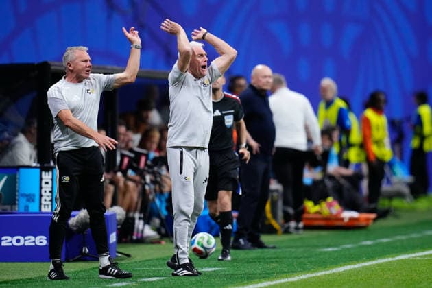 Czechia v South Africa: Group A - FIFA World Cup, WM, Weltmeisterschaft, Fussball 2026 Hugo Broos, head coach of South Africa, protests during the FIFA World Cup 2026 Group A match between Czechia and South Africa at Atlanta Stadium on June 18, 2026 in Atlanta, Georgia. Atlanta GA United States  Copyright: xJosexBretonx originalFilename:bretonhernandez-czechiav260618_npvMt.jpg