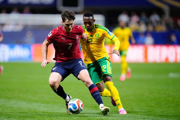 Czechia v South Africa: Group A - FIFA World Cup, WM, Weltmeisterschaft, Fussball 2026 Ladislav Krejci of Czechia and Thapelo Maseko of South Africa compete for the ball during the FIFA World Cup 2026 Group A match between Czechia and South Africa at Atlanta Stadium on June 18, 2026 in Atlanta, Georgia. Atlanta GA United States  Copyright: xJosexBretonx originalFilename:bretonhernandez-czechiav260618_npLkN.jpg