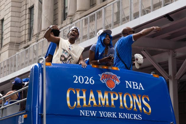New York Knicks ticker-tape parade in New York NEW YORK, UNITED STATES - JUNE 18: New York Knicks supporters march during a New York Knicks ticker-tape parade and celebration in New York, USA on June 18, 2206. Mostafa Bassim Anadolu New York United States. Editorial use only. Please get in touch for any other usage.  Copyright: x2026xAnadoluxMostafaxBassimx