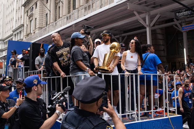 New York Knicks ticker-tape parade in New York NEW YORK, UNITED STATES - JUNE 18: New York Knicks supporters march during a New York Knicks ticker-tape parade and celebration in New York, USA on June 18, 2206. Mostafa Bassim Anadolu New York United States. Editorial use only. Please get in touch for any other usage.  Copyright: x2026xAnadoluxMostafaxBassimx