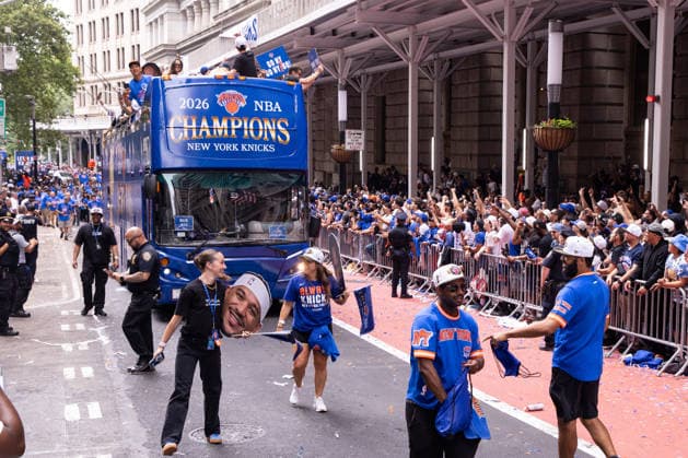 New York Knicks ticker-tape parade in New York NEW YORK, UNITED STATES - JUNE 18: New York Knicks supporters march during a New York Knicks ticker-tape parade and celebration in New York, USA on June 18, 2206. Mostafa Bassim Anadolu New York United States. Editorial use only. Please get in touch for any other usage.  Copyright: x2026xAnadoluxMostafaxBassimx