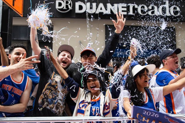 New York Knicks ticker-tape parade in New York NEW YORK, UNITED STATES - JUNE 18: New York Knicks supporters march during a New York Knicks ticker-tape parade and celebration in New York, USA on June 18, 2206. Mostafa Bassim Anadolu New York United States. Editorial use only. Please get in touch for any other usage.  Copyright: x2026xAnadoluxMostafaxBassimx