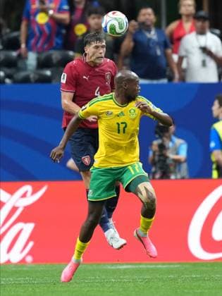 Czechia v South Africa - FIFA World Cup, WM, Weltmeisterschaft, Fussball 2026 - Group A ATLANTA, UNITED STATES - JUNE 18: Robin Hranac (4) of Czechia in action against Evidence Makgopa (17) of South Africa during the 2026 FIFA World Cup First Stage Group A match between Czechia and South Africa at Mercedes-Benz Stadium (Atlanta Stadium) in Atlanta, Georgia, United States on June 18, 2026. Evrim Aydin Anadolu Georgia United States. Editorial use only. Please get in touch for any other usage.  Copyright: x2026xAnadoluxEvrimxAydinx