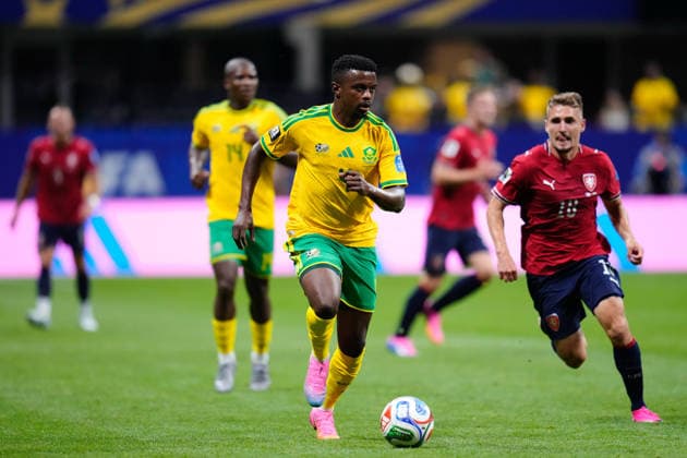 Czechia v South Africa: Group A - FIFA World Cup, WM, Weltmeisterschaft, Fussball 2026 Teboho Mokoena of South Africa drives the ball during the FIFA World Cup 2026 Group A match between Czechia and South Africa at Atlanta Stadium on June 18, 2026 in Atlanta, Georgia. Atlanta GA United States  Copyright: xJosexBretonx originalFilename:bretonhernandez-czechiav260618_npBxB.jpg