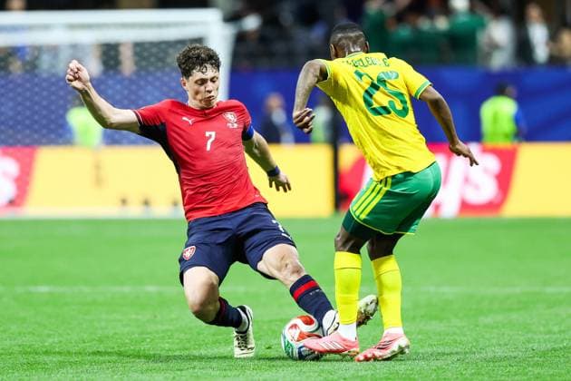 RECORD DATE NOT STATED FIFA World Cup, WM, Weltmeisterschaft, Fussball 2026 - Group A - Czech Republic v South Africa Ladislav Krejci player of Czech Republic and Kamogelo Sebelebele player of South Africa during the match between Czech Republic and South Africa in the second round of Group A of the 2026 FIFA World Cup group stage at Atlanta Stadium, in Georgia, United States, on Thursday, June 18, 2026.(Foto: William Volcov Brazil Photo Press IMAGO) Sports Atlanta GA United States of America Copyright: xWILLIAMxVOLCOVx
