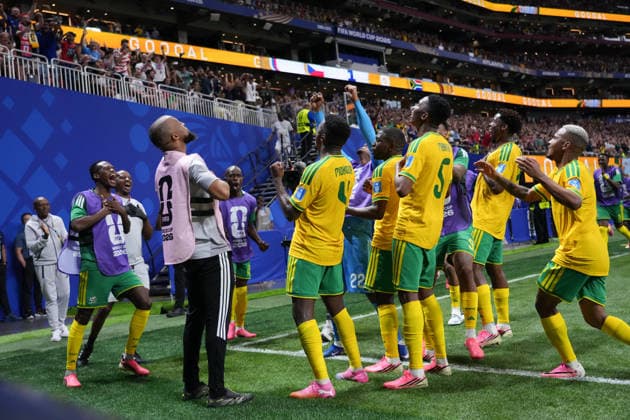 Czechia v South Africa: Group A - FIFA World Cup, WM, Weltmeisterschaft, Fussball 2026 Teboho Mokoena of South Africa celebrates a goal with teammates during the FIFA World Cup 2026 Group A match between Czechia and South Africa at Atlanta Stadium on June 18, 2026 in Atlanta, Georgia. Atlanta GA United States  Copyright: xJosexBretonx originalFilename:bretonhernandez-czechiav260618_npatw.jpg