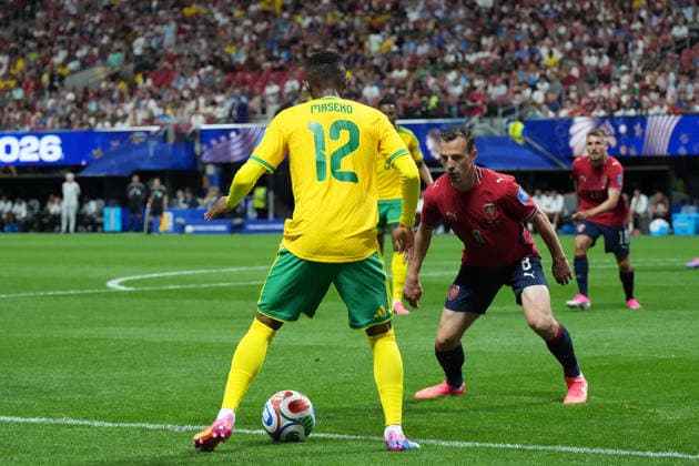 June 18, 2026, Atlanta, Georgia, United States of America: Midfielder THAPELO MASEKO (12) of South Africa controls the ball during the Czechia vs South Africa First Stage Group H match in ATLANTA, Georgia. Match ends in draw 1-1. Atlanta United States of America - ZUMAg276 20260618_zsp_g276_012 Copyright: xMalachixGabrielx