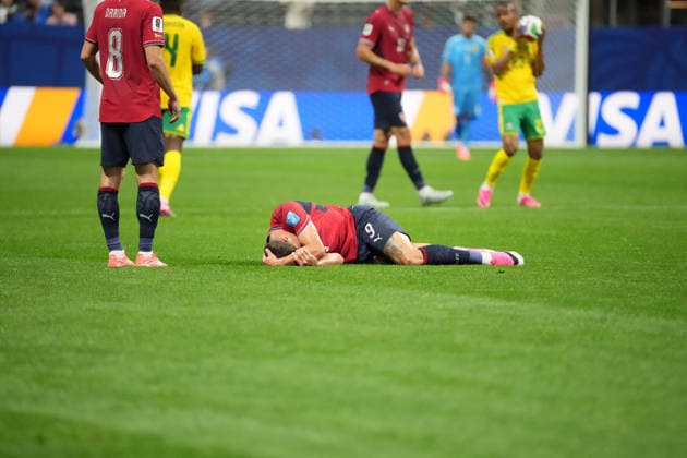 June 18, 2026, Atlanta, Georgia, United States of America: Forward ADAM HLOAÂ½EK (9) of Czechia lays on the field after getting injured during the Czechia vs South Africa First Stage Group H match in ATLANTA, Georgia. Match ends in draw 1-1. Atlanta United States of America - ZUMAg276 20260618_zsp_g276_017 Copyright: xMalachixGabrielx