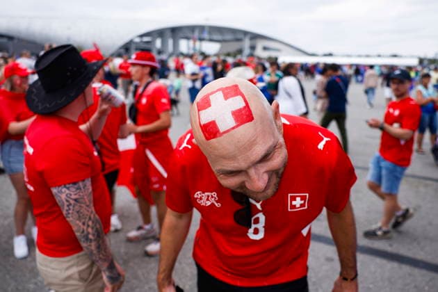 FIFA World Cup, WM, Weltmeisterschaft, Fussball 2026 - Group B - Switzerland vs Bosnia and Herzegovina Switzerland supporters gather outside Los Angeles Stadium prior to the FIFA World Cup 2026 group stage match Switzerland against Bosnia and Herzegovina, in Los Angeles, USA, 18 June 2026. LOS ANGELES CALIFORNIA United States  Copyright: xCRISTOPHERxTORRESx