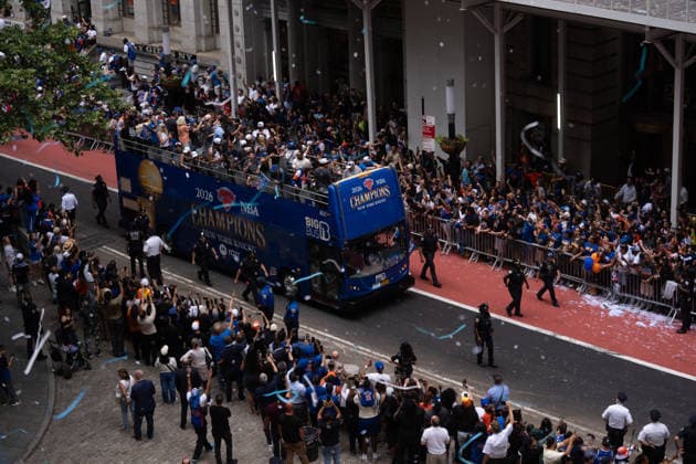 New York Knicks honored with ticker-tape parade and celebration in Manhattan NEW YORK, NY - JUNE 18: Thousands of fans gathered in Lower Manhattan on Thursday as the New York Knicks were honored with a ticker-tape parade and championship celebration following their NBA, Basketball Herren, USA title victory. Players, coaches and team staff rode through the Canyon of Heroes as supporters packed the streets for what city officials said could become one of the largest parades in New York history. Lokman Vural Elibol Anadolu New York United States. Editorial use only. Please get in touch for any other usage.  Copyright: x2026xAnadoluxLokmanxVuralxElibolx