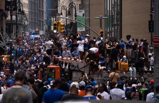 New York Knicks honored with ticker-tape parade and celebration in Manhattan NEW YORK, NY - JUNE 18: Thousands of fans gathered in Lower Manhattan on Thursday as the New York Knicks were honored with a ticker-tape parade and championship celebration following their NBA, Basketball Herren, USA title victory. Players, coaches and team staff rode through the Canyon of Heroes as supporters packed the streets for what city officials said could become one of the largest parades in New York history. Lokman Vural Elibol Anadolu New York United States. Editorial use only. Please get in touch for any other usage.  Copyright: x2026xAnadoluxLokmanxVuralxElibolx