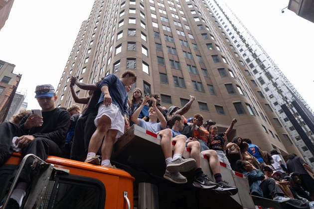 New York Knicks honored with ticker-tape parade and celebration in Manhattan NEW YORK, NY - JUNE 18: Thousands of fans gathered in Lower Manhattan on Thursday as the New York Knicks were honored with a ticker-tape parade and championship celebration following their NBA, Basketball Herren, USA title victory. Players, coaches and team staff rode through the Canyon of Heroes as supporters packed the streets for what city officials said could become one of the largest parades in New York history. Lokman Vural Elibol Anadolu New York United States. Editorial use only. Please get in touch for any other usage.  Copyright: x2026xAnadoluxLokmanxVuralxElibolx
