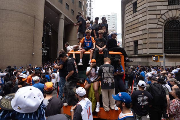 New York Knicks honored with ticker-tape parade and celebration in Manhattan NEW YORK, NY - JUNE 18: Thousands of fans gathered in Lower Manhattan on Thursday as the New York Knicks were honored with a ticker-tape parade and championship celebration following their NBA, Basketball Herren, USA title victory. Players, coaches and team staff rode through the Canyon of Heroes as supporters packed the streets for what city officials said could become one of the largest parades in New York history. Lokman Vural Elibol Anadolu New York United States. Editorial use only. Please get in touch for any other usage.  Copyright: x2026xAnadoluxLokmanxVuralxElibolx
