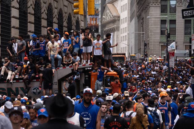 New York Knicks honored with ticker-tape parade and celebration in Manhattan NEW YORK, NY - JUNE 18: Thousands of fans gathered in Lower Manhattan on Thursday as the New York Knicks were honored with a ticker-tape parade and championship celebration following their NBA, Basketball Herren, USA title victory. Players, coaches and team staff rode through the Canyon of Heroes as supporters packed the streets for what city officials said could become one of the largest parades in New York history. Lokman Vural Elibol Anadolu New York United States. Editorial use only. Please get in touch for any other usage.  Copyright: x2026xAnadoluxLokmanxVuralxElibolx