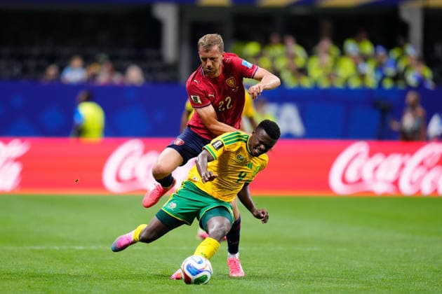 Czechia v South Africa: Group A - FIFA World Cup, WM, Weltmeisterschaft, Fussball 2026 Teboho Mokoena of South Africa and Tomas Soucek of Czechia compete for the ball during the FIFA World Cup 2026 Group A match between Czechia and South Africa at Atlanta Stadium on June 18, 2026 in Atlanta, Georgia. Atlanta GA United States  Copyright: xJosexBretonx originalFilename:bretonhernandez-czechiav260618_npEN1.jpg