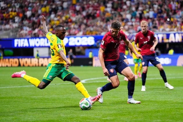 Czechia v South Africa: Group A - FIFA World Cup, WM, Weltmeisterschaft, Fussball 2026 Kamogelo Sebelebele of South Africa and Robin Hranac of Czechia compete for the ball during the FIFA World Cup 2026 Group A match between Czechia and South Africa at Atlanta Stadium on June 18, 2026 in Atlanta, Georgia. Atlanta GA United States  Copyright: xJosexBretonx originalFilename:bretonhernandez-czechiav260618_npEwJ.jpg