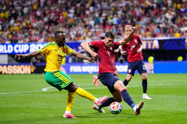 Czechia v South Africa: Group A - FIFA World Cup, WM, Weltmeisterschaft, Fussball 2026 Kamogelo Sebelebele of South Africa and Robin Hranac of Czechia compete for the ball during the FIFA World Cup 2026 Group A match between Czechia and South Africa at Atlanta Stadium on June 18, 2026 in Atlanta, Georgia. Atlanta GA United States  Copyright: xJosexBretonx originalFilename:bretonhernandez-czechiav260618_np4dr.jpg
