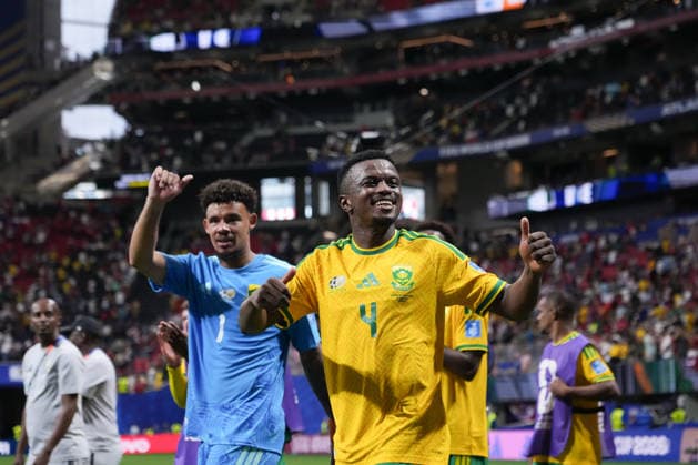 Czechia v South Africa: Group A - FIFA World Cup, WM, Weltmeisterschaft, Fussball 2026 Teboho Mokoena of South Africa greets the supporters during the FIFA World Cup 2026 Group A match between Czechia and South Africa at Atlanta Stadium on June 18, 2026 in Atlanta, Georgia. Atlanta GA United States  Copyright: xJosexBretonx originalFilename:bretonhernandez-czechiav260618_np54q.jpg