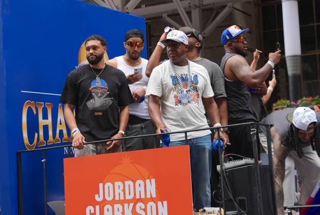 New York Knicks Championship Parade and Ceremony NEW YORK, UNITED STATES - JUNE 18: New York Knicks fans attend the New York Knicks Championship ticker tape parade and victory rally celebrating winning the 2026 NBA, Basketball Herren, USA Finals after 53 years on June 18, 2026 in New York City, U.S. Selcuk Acar Anadolu New York United States. Editorial use only. Please get in touch for any other usage.  Copyright: x2026xAnadoluxSelcukxAcarx