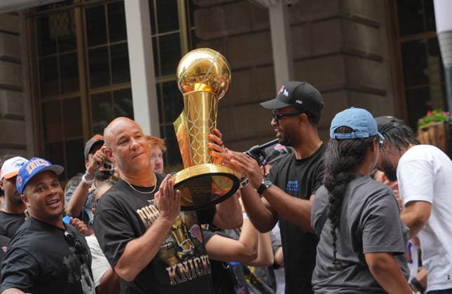 New York Knicks Championship Parade and Ceremony NEW YORK, UNITED STATES - JUNE 18: New York Knicks fans attend the New York Knicks Championship ticker tape parade and victory rally celebrating winning the 2026 NBA, Basketball Herren, USA Finals after 53 years on June 18, 2026 in New York City, U.S. Selcuk Acar Anadolu New York United States. Editorial use only. Please get in touch for any other usage.  Copyright: x2026xAnadoluxSelcukxAcarx