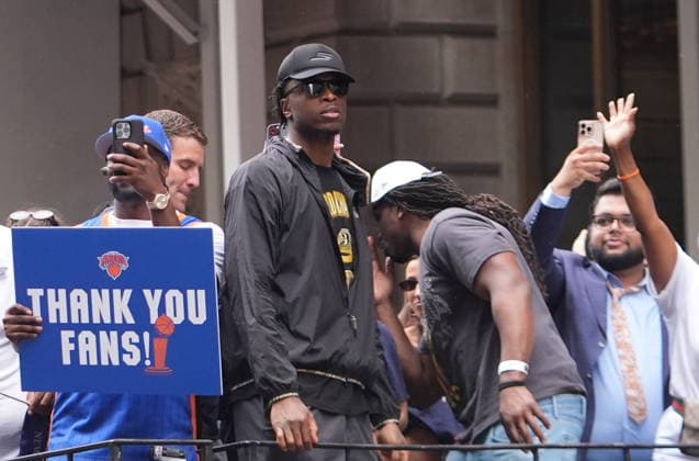 New York Knicks Championship Parade and Ceremony NEW YORK, UNITED STATES - JUNE 18: OG Anunoby of New York Knicks rides a float in the New York Knicks Championship ticker tape parade and victory rally celebrating winning the 2026 NBA, Basketball Herren, USA Finals after 53 years on June 18, 2026 in New York City, U.S. Selcuk Acar Anadolu New York United States. Editorial use only. Please get in touch for any other usage.  Copyright: x2026xAnadoluxSelcukxAcarx