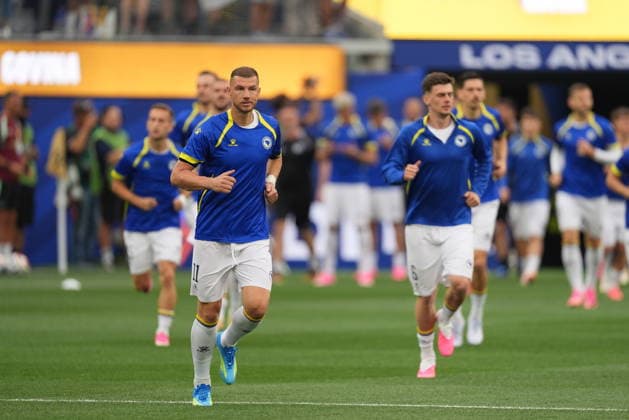 Switzerland v Bosnia and Herzegovina - FIFA World Cup, WM, Weltmeisterschaft, Fussball 2026 - Group B LOS ANGELES, UNITED STATES - JUNE 18: Edin Dzeko of Bosnia and Herzegovina warms up prior the 2026 FIFA World Cup First Stage Group B match between Switzerland and Bosnia and Herzegovina at the Los Angeles Stadium (SoFi Stadium) in Inglewood, California, United States on June 18, 2026. Tayfun Coskun Anadolu California United States. Editorial use only. Please get in touch for any other usage.  Copyright: x2026xAnadoluxTayfunxCoskunx