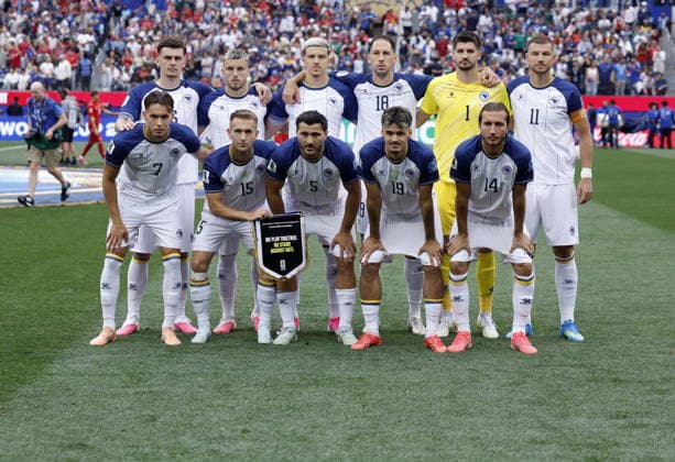 FIFA World Cup, WM, Weltmeisterschaft, Fussball 2026 - Group B - Switzerland vs Bosnia and Herzegovina Bosnia and Herzegovina s starting eleven players line up for the team photo prior the FIFA World Cup 2026 group stage match Switzerland against Bosnia and Herzegovina, in Los Angeles, USA, 18 June 2026. LOS ANGELES United States  Copyright: xCRISTOPHERxTORRESx