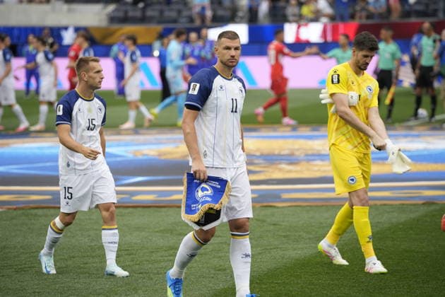 Switzerland v Bosnia and Herzegovina - FIFA World Cup, WM, Weltmeisterschaft, Fussball 2026 - Group B LOS ANGELES, UNITED STATES - JUNE 18: Edin Dzeko (11) of Bosnia and Herzegovina takes the pitch prior the 2026 FIFA World Cup First Stage Group B match between Switzerland and Bosnia and Herzegovina at the Los Angeles Stadium (SoFi Stadium) in Inglewood, California, United States on June 18, 2026. Tayfun Coskun Anadolu California United States. Editorial use only. Please get in touch for any other usage.  Copyright: x2026xAnadoluxTayfunxCoskunx