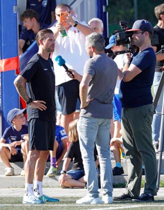 18.06.2026 Fussball Erstes öffentliches Training mit Ex SV Darmstadt 98 Profifussballer und neuer Trainer Tobias Kempe beim Germania Eberstadt bei 35 Grad hier im Interview mit dem HR Hessischer Rundfunk Darmstadt-Eberstadt Hessen Deutschland