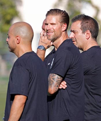 18.06.2026 Fussball Erstes öffentliches Training mit Ex SV Darmstadt 98 Profifussballer und Trainer Tobias KEMPE Mitte beim Germania Eberstadt bei 35 Grad links Trainer A-Jugend Sinan SAHIN und rechts Sven SIEVERS Trainer 2. Mannschaft Darmstadt-Eberstadt Hessen Deutschland